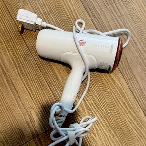 T3 Curaluxe hairdryer